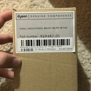 BRAND NEW Dyson airwrap attachment- small smoothing brush